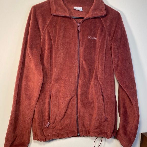 Columbia|| Full Zip Fleece Jacket in Maroon. Size Medium. With elastic. - Picture 9 of 9